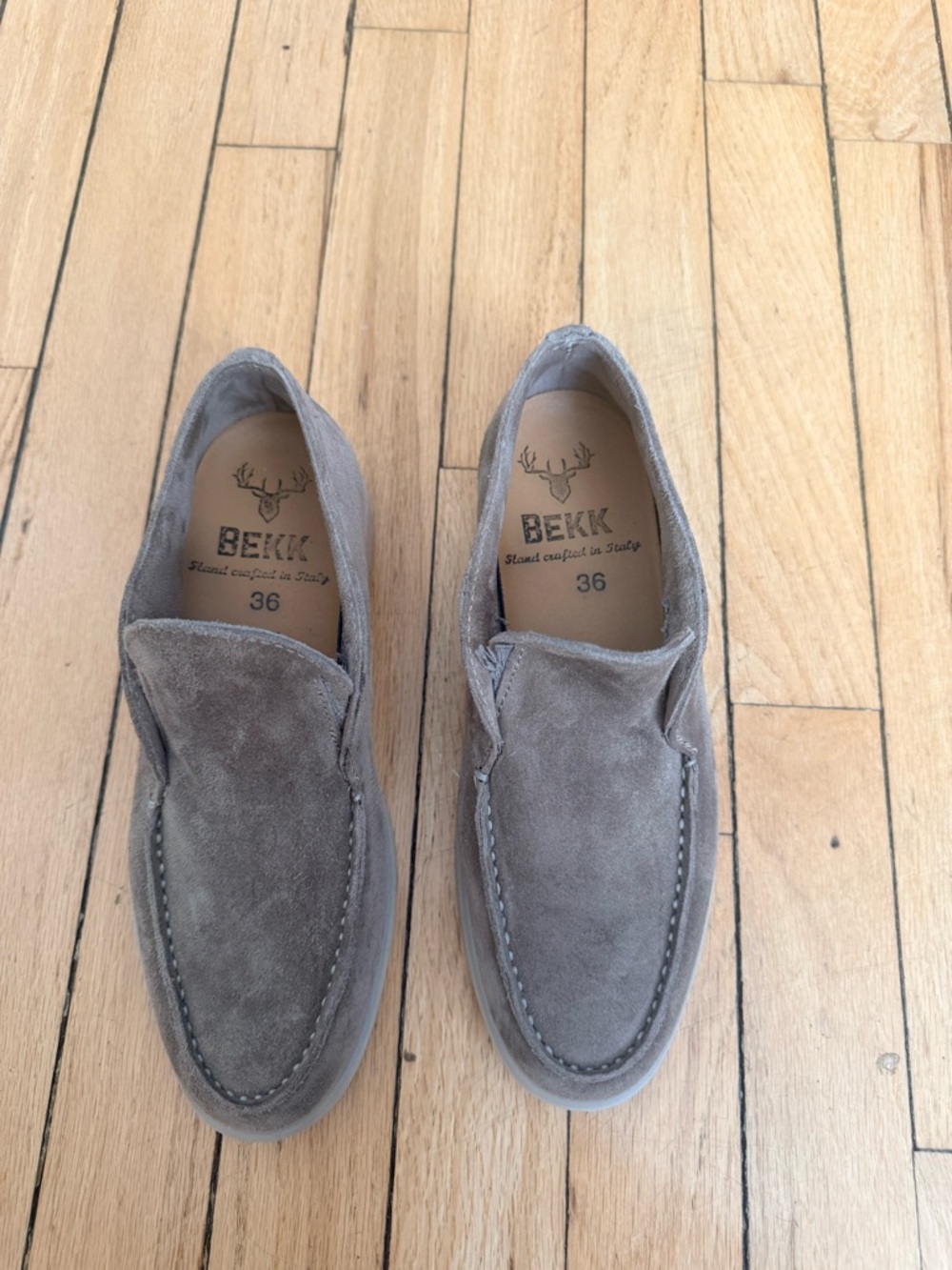 TAN LEAHTER MOCCASIN WITH STITCHED TRAY JOINT TO THE UPPER